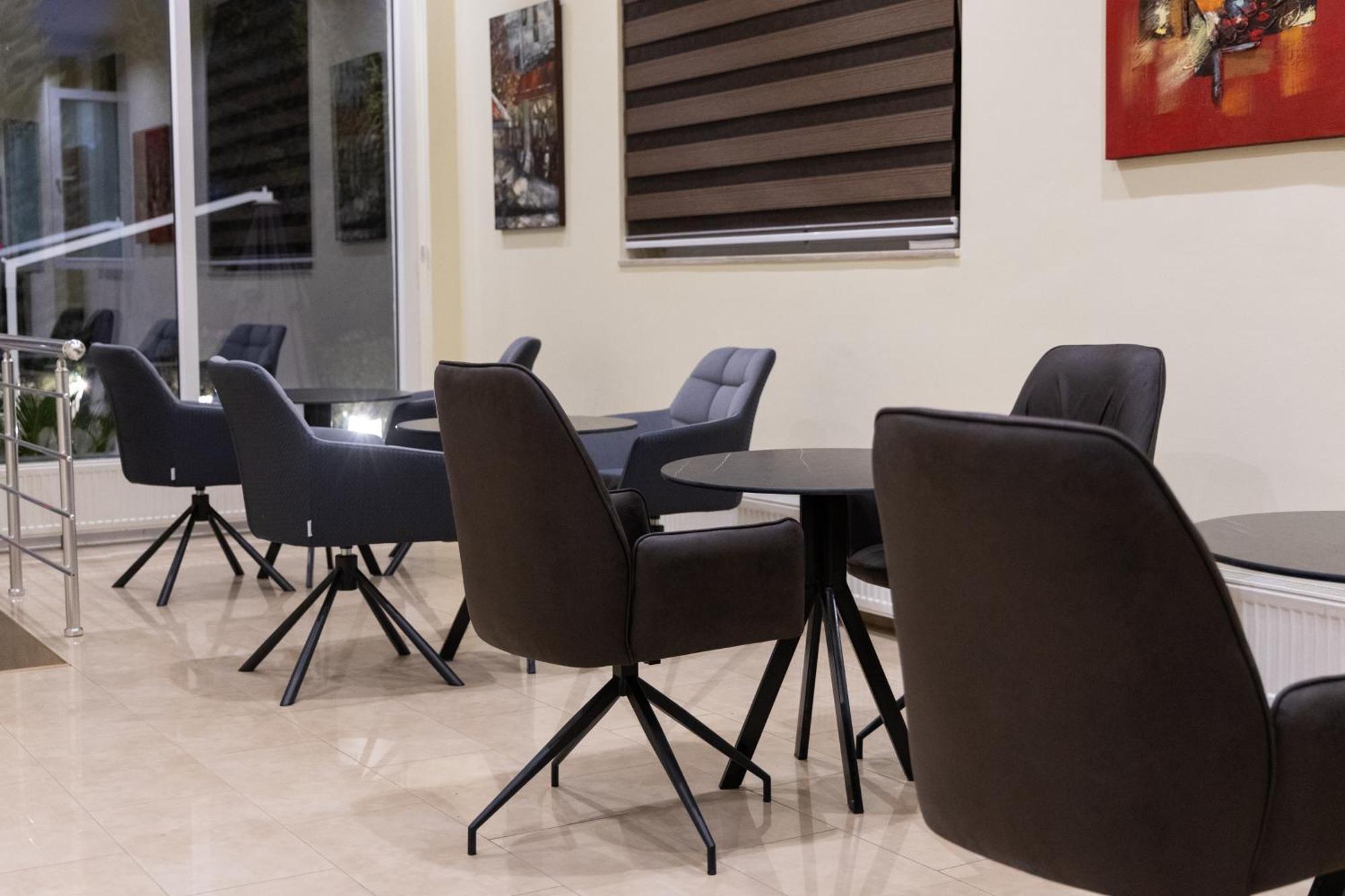 Hotel Luxor Pristina Eksteriør billede
