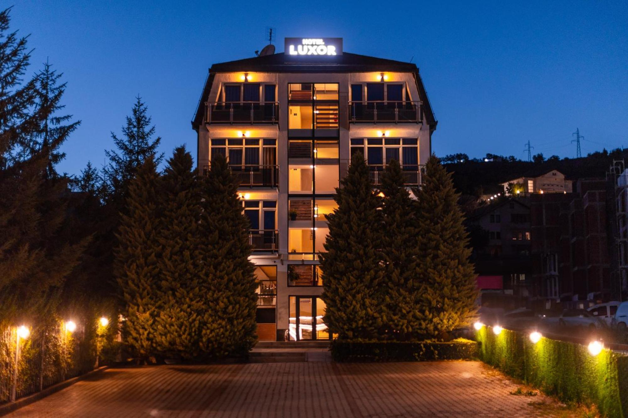 Hotel Luxor Pristina Eksteriør billede